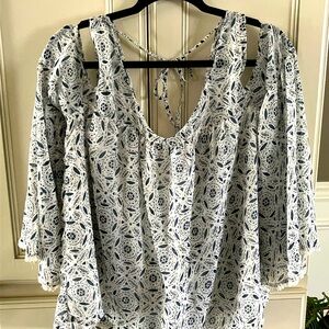 Abercrombie and Fitch blue and white women’s blouse bell sleeves size M